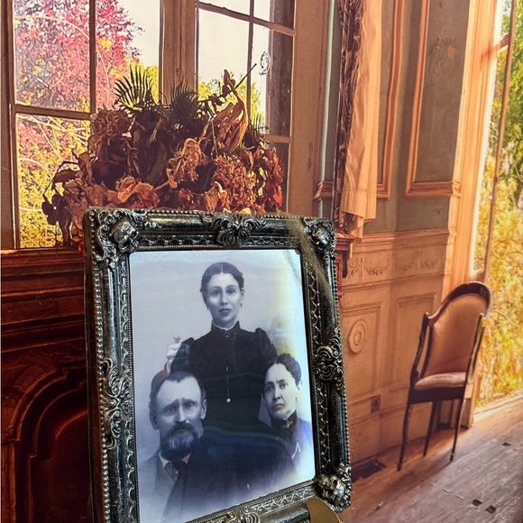Halloween Other - Faux Vintage Ornate Silver Photo Frame Lenticular Changing Spooky Halloween Gag